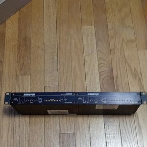 2 SHURE DFR11eq DIGITAL EQ+FEEDBACK REDUCERS